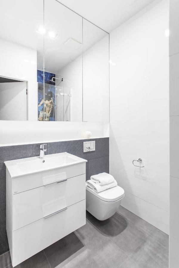 Lion Apartments - Naviflat Brabank Premium Apartment With Parking Гданск Екстериор снимка